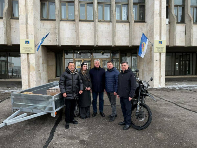 В Набережных Челнах семье участника СВО передали мотоцикл для отправки на передовую