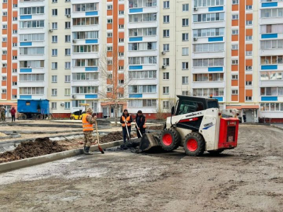 В 21 комплексе Замелекесья по &laquo;Нашему двору&raquo; строят тротуар до школы