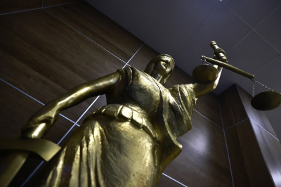 Трем сотрудникам ГИБДД Татарстана продлили арест по делу о взятке