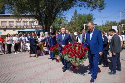 Алматинская область подарила земле Абая скульптуру «Золотой человек»