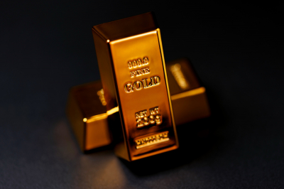 Инвесторы продают золото на&nbsp;опасениях ужесточения политики мировых центробанков