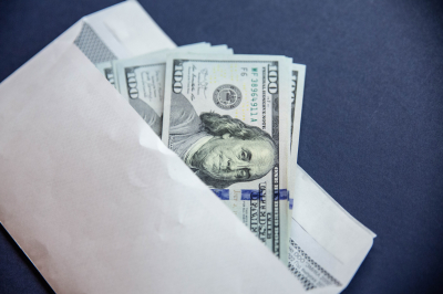 Американист Паршев назвал причину снижения доли доллара в мировых резервах