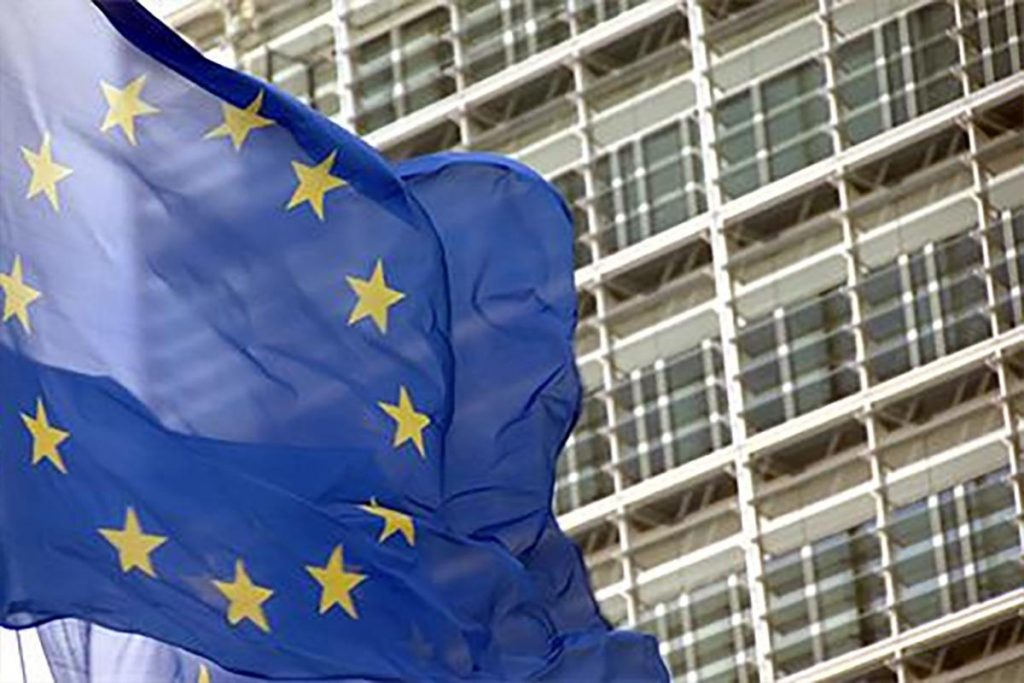 В Польше испугались, что украинцы дорвутся до власти в ЕС: евродепутат требует прекратить выдачу гражданства