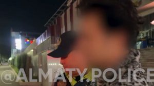 Ночная встреча с полицейскими закончилась арестом для 20-летнего алматинца (видео)