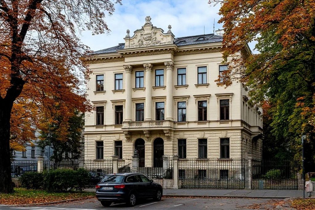 «Ай, Моська! Знать она сильна…»: посольство РФ в Вене ответило президенту Австрии на слова о «карлике»