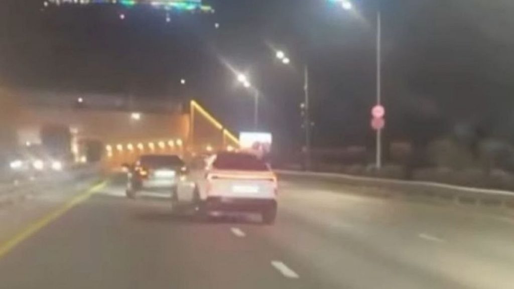 Опасную езду двух авто по Аль-Фараби сняли на видео в Алматы: водителей арестовали