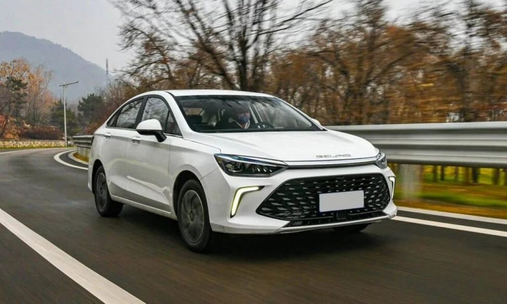Китайские власти вмешались в ценовую войну автопроизводителей из-за падения прибыльности отрасли