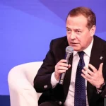 Медведев объяснил, почему не уходит из соцсети X