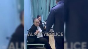 Мат, алкоголь и сигареты: алматинку арестовали на 15 суток после прямого эфира в TikTok (видео)