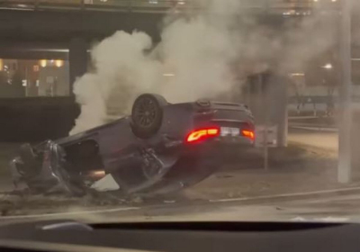 BMW не справился с управлением и опрокинулся на крышу в Астане (ВИДЕО)