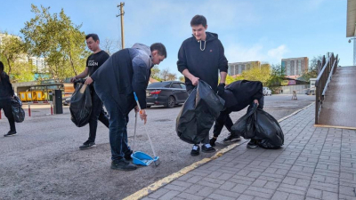 Предприниматели провели уборку возле территорий торговых центров и рынков Астаны