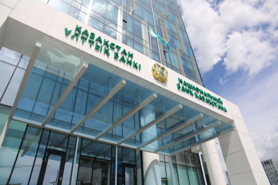 Сколько валюты продадут из Нацфонда в августе