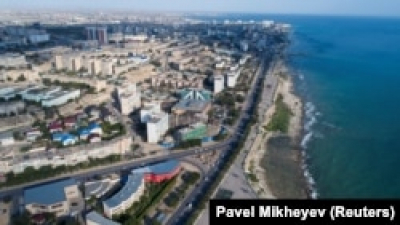 В Актау жители микрорайона попытались перекрыть дорогу из-за отсутствия воды в квартирах