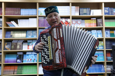 Вышла новая книга заслуженного деятеля искусств Татарстана Алмаза Хамзина