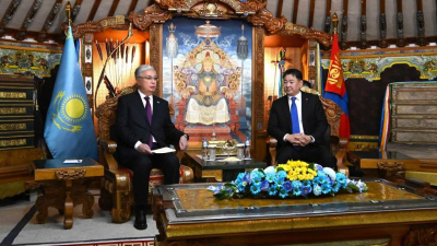 Президент Монголии сделал подарок Токаеву