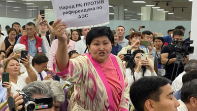 «Это реклама путинской корпорации!» и «Нам нужна стабильная электроэнергия». Споры на слушаниях по АЭС в Алматы