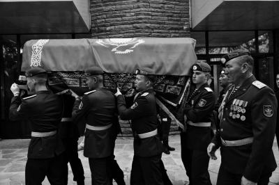 Как военные, политики и алматинцы прощались с космонавтом Талгатом Мусабаевым 