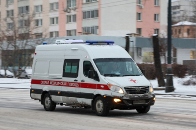 Учебный день в омской школе закончился для ребенка падением из окна