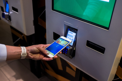 Мошенники начали похищать деньги через NFC