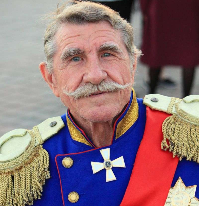 Как сцена жить помогает