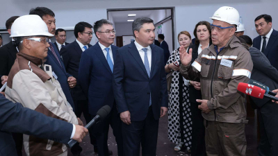 Премьер посетил Высший колледж APEC PetroTechnic