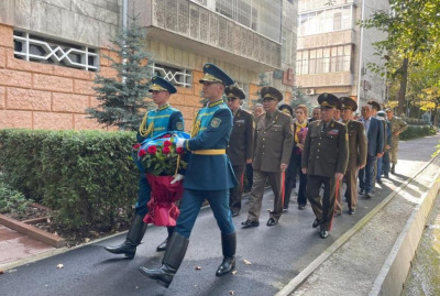 В Алматы прошла памятная акция в честь первого министра обороны Казахстана