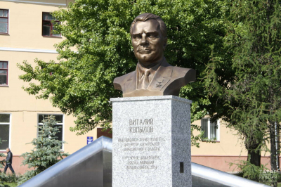 Виталию Копылову – 100 лет. «Красный директор», который строил самолеты и города