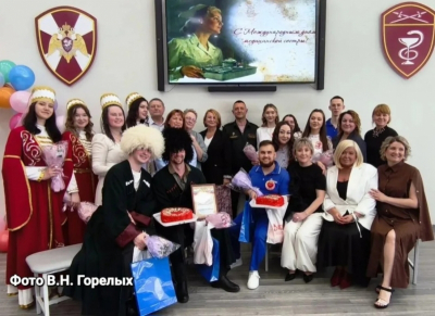 Свердловские медики и росгвардейцы провели КВН в честь Года единства народов России