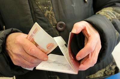 Аферисты обманули 71-летнего мужчину под видом бывшего начальника